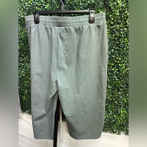 NWT Baleaf | Capri Pant - Picture 8 of 9